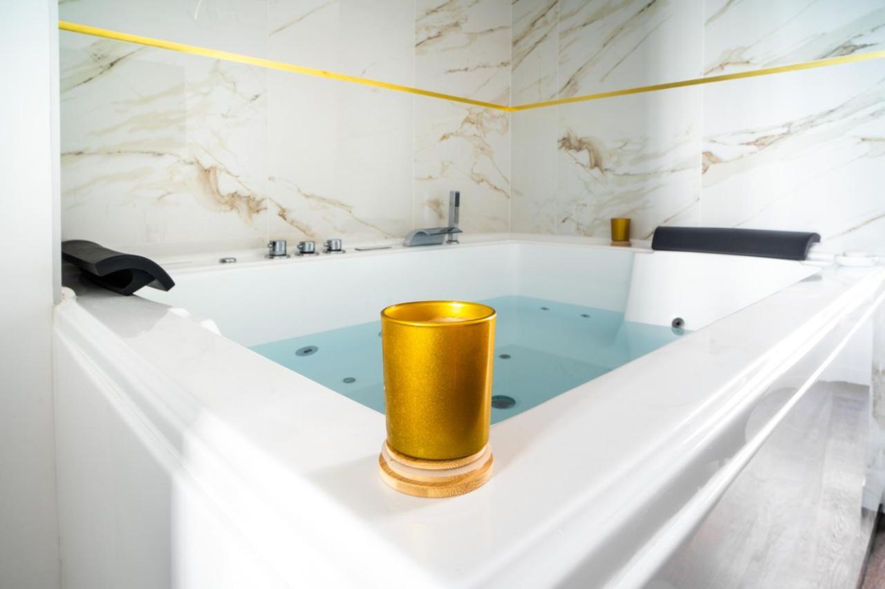 Suite L'Eclipse Paris, Logement Avec Jacuzzi, A 10 Minutes Des Champs Elysees لوفالوا بيريه المظهر الخارجي الصورة